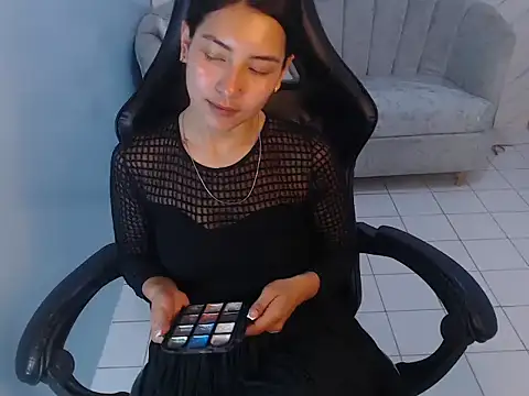 victoria hernandez t  online show from May 1, 1:37 pm