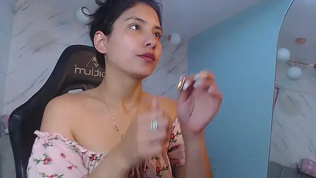 Snapshot of victoria_hernandez_t_ chatting on June 3, 2:33 pm victoria hernandez t online show from June 3, 2:33 pm