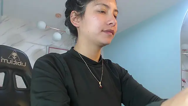 Snapshot of victoria_hernandez_t_ chatting on June 5, 1:17 pm victoria hernandez t online show from June 5, 1:17 pm