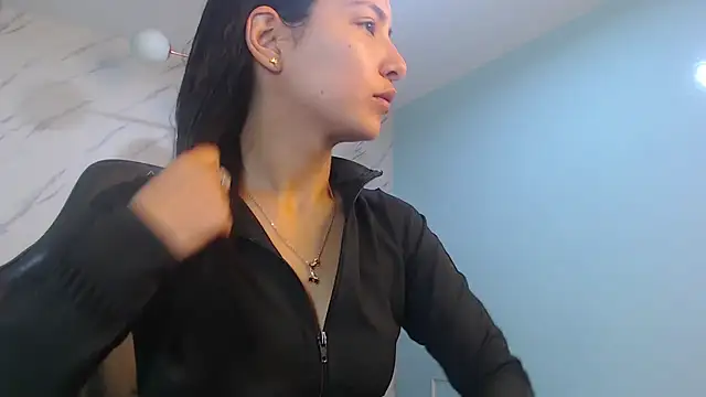 Snapshot of victoria_hernandez_t_ chatting on June 10, 1:10 pm victoria hernandez t online show from June 10, 1:10 pm