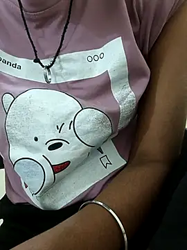 Snapshot of Alia-00 chatting on November 2, 4:15 am Alia-00 online show from November 2, 4:15 am