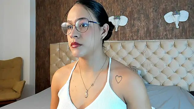 LaurenMitchell1 online show from October 23, 1:21 pm