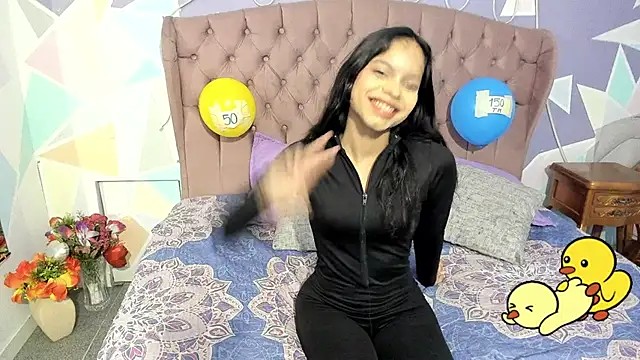 Snapshot of CloeyGraweing chatting on November 10, 6:29 pm CloeyGraweing online show from November 10, 6:29 pm