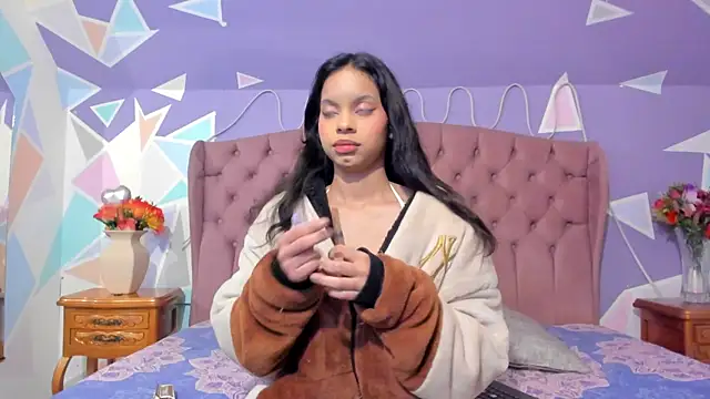 Snapshot of CloeyGraweing chatting on November 27, 12:07 pm CloeyGraweing online show from November 27, 12:07 pm