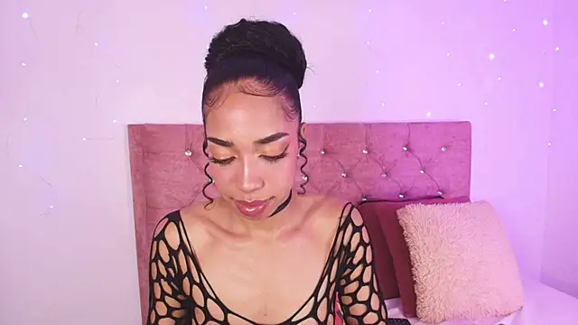 Snapshot of dulce_brown01 chatting on July 22, 4:43 pm dulce brown01 online show from July 22, 4:43 pm