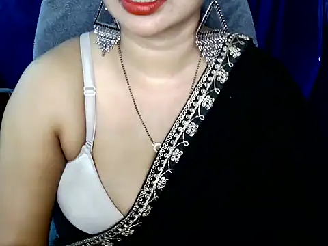 Snapshot of QUEEN_SAKHI- chatting on May 5, 6:16 pm QUEEN SAKHI- online show from May 5, 6:16 pm