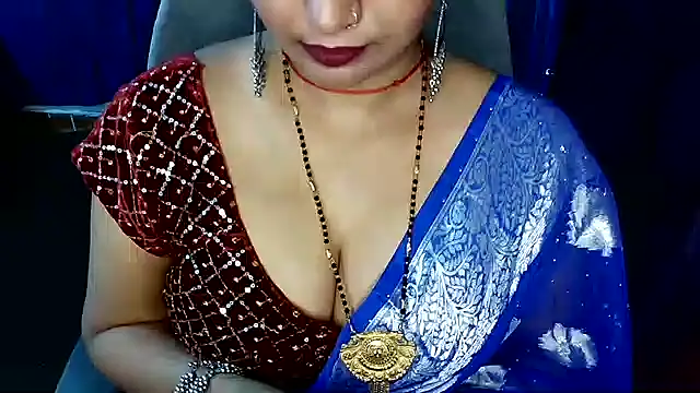 Snapshot of QUEEN_SAKHI- chatting on May 22, 1:35 am QUEEN SAKHI- online show from May 22, 1:35 am