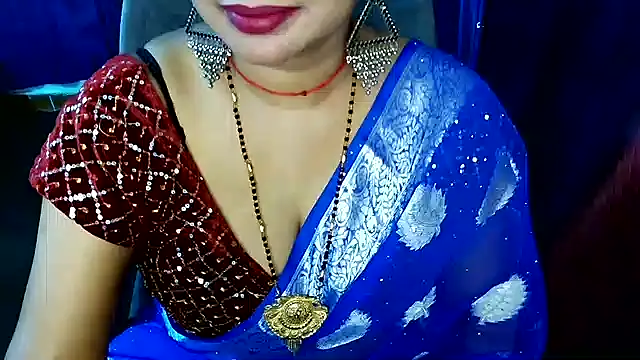 Snapshot of QUEEN_SAKHI- chatting on May 22, 6:57 pm QUEEN SAKHI- online show from May 22, 6:57 pm