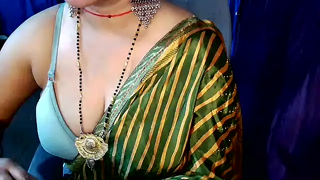 Snapshot of QUEEN_SAKHI- chatting on May 28, 2:09 am QUEEN SAKHI- online show from May 28, 2:09 am