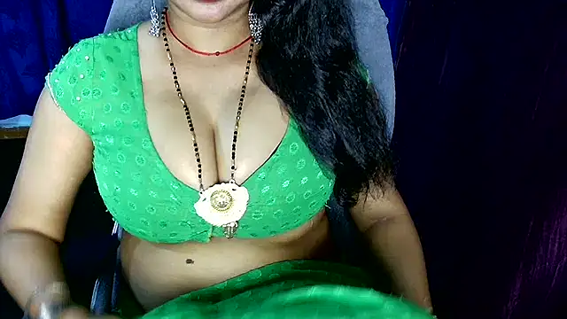 Snapshot of QUEEN_SAKHI- chatting on June 3, 1:52 am QUEEN SAKHI- online show from June 3, 1:52 am
