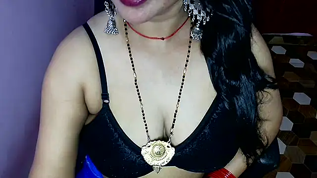 Snapshot of QUEEN_SAKHI- chatting on June 4, 7:47 am QUEEN SAKHI- online show from June 4, 7:47 am