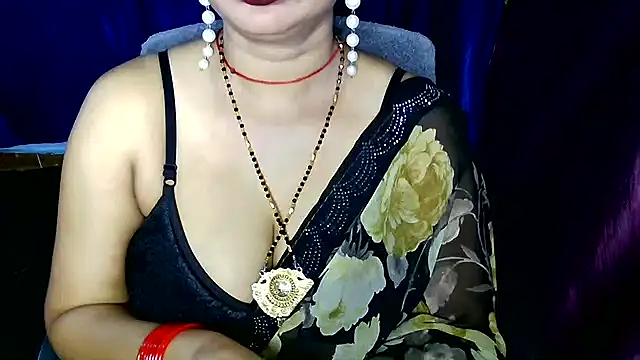Snapshot of QUEEN_SAKHI- chatting on June 9, 8:37 am QUEEN SAKHI- online show from June 9, 8:37 am