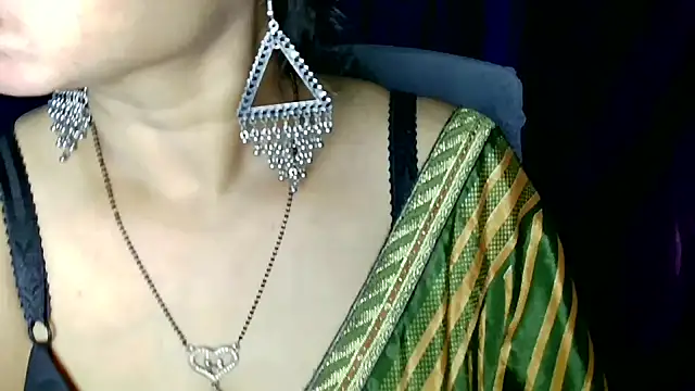 Snapshot of QUEEN_SAKHI- chatting on June 17, 6:05 am QUEEN SAKHI- online show from June 17, 6:05 am