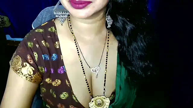 Snapshot of QUEEN_SAKHI- chatting on June 18, 8:47 am QUEEN SAKHI- online show from June 18, 8:47 am