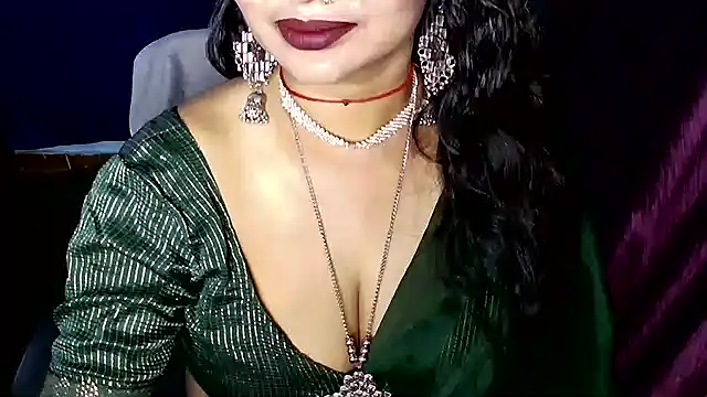 Snapshot of QUEEN_SAKHI- chatting on July 1, 4:40 pm QUEEN SAKHI- online show from July 1, 4:40 pm