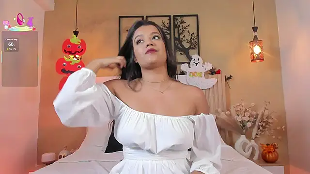 Camila Bustamante online show from October 28, 4:42 pm