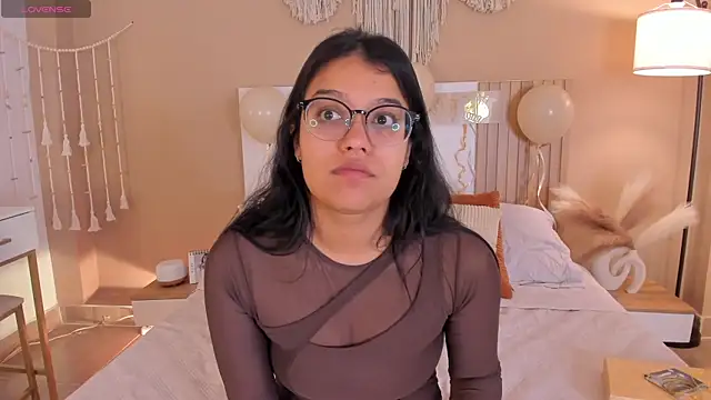 Camila Bustamante online show from July 3, 2:34 pm