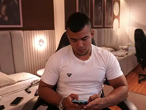 Thiago Valente online show from September 25, 1:15 pm