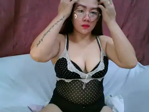 WildPussy4uxx online show from October 4, 5:11 pm