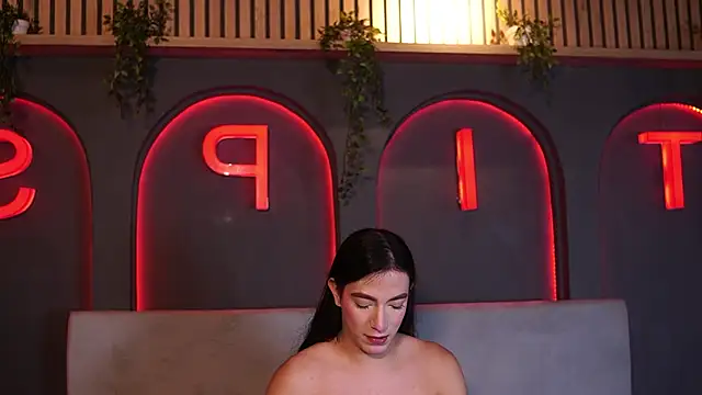 Snapshot of Ariaa_Isabell chatting on May 14, 6:47 pm Ariaa Isabell online show from May 14, 6:47 pm