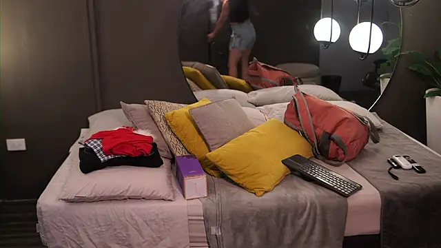 Snapshot of Ariaa_Isabell chatting on June 16, 6:32 pm Ariaa Isabell online show from June 16, 6:32 pm