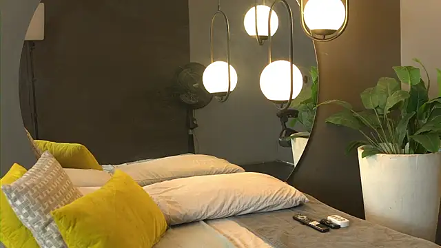 Snapshot of Ariaa_Isabell chatting on July 8, 6:45 pm Ariaa Isabell online show from July 8, 6:45 pm
