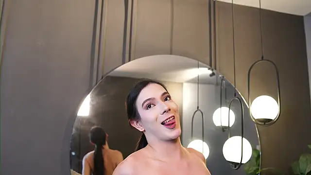Snapshot of Ariaa_Isabell chatting on July 15, 6:35 pm Ariaa Isabell online show from July 15, 6:35 pm