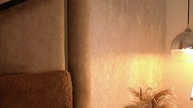 scarlethlux online show from June 29, 5:57 am