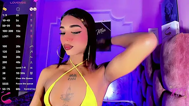 Snapshot of LADY-HOT-SEXY- chatting on June 27, 10:04 pm LADY-HOT-SEXY- online show from June 27, 10:04 pm