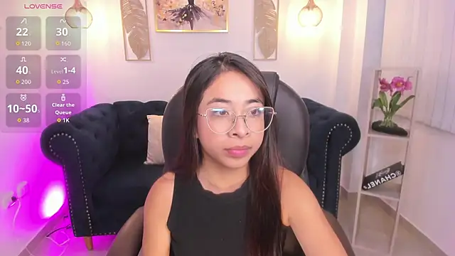 July Adams online show from August 6, 11:01 am
