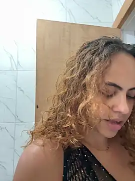 Snapshot of Chloe_Leaozinho chatting on October 13, 8:31 pm Chloe Leaozinho online show from October 13, 8:31 pm