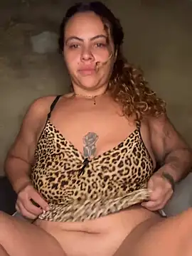 Snapshot of Chloe_Leaozinho chatting on May 19, 5:36 am Chloe Leaozinho online show from May 19, 5:36 am