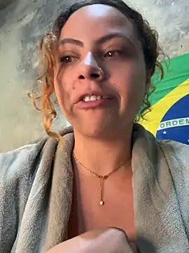 Snapshot of Chloe_Leaozinho chatting on June 14, 2:24 am Chloe Leaozinho online show from June 14, 2:24 am