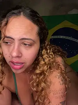 Snapshot of Chloe_Leaozinho chatting on June 20, 1:52 am Chloe Leaozinho online show from June 20, 1:52 am