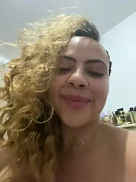 Snapshot of Chloe_Leaozinho chatting on July 14, 2:05 am Chloe Leaozinho online show from July 14, 2:05 am