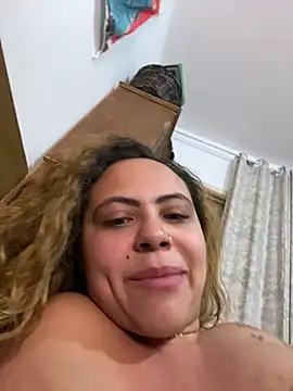 Snapshot of Chloe_Leaozinho chatting on July 15, 1:44 am Chloe Leaozinho online show from July 15, 1:44 am