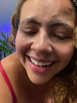 Snapshot of Chloe_Leaozinho chatting on July 31, 4:12 am Chloe Leaozinho online show from July 31, 4:12 am