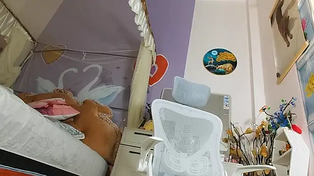 Snapshot of lyly_asian chatting on July 14, 2:05 am lyly asian online show from July 14, 2:05 am