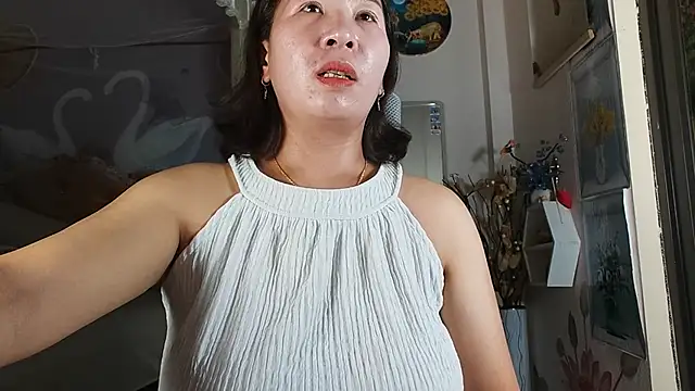 Snapshot of lyly_asian chatting on July 21, 2:08 pm lyly asian online show from July 21, 2:08 pm