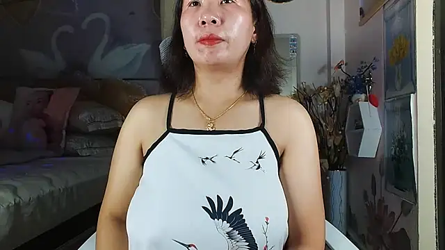 Snapshot of lyly_asian chatting on July 25, 2:14 pm lyly asian online show from July 25, 2:14 pm