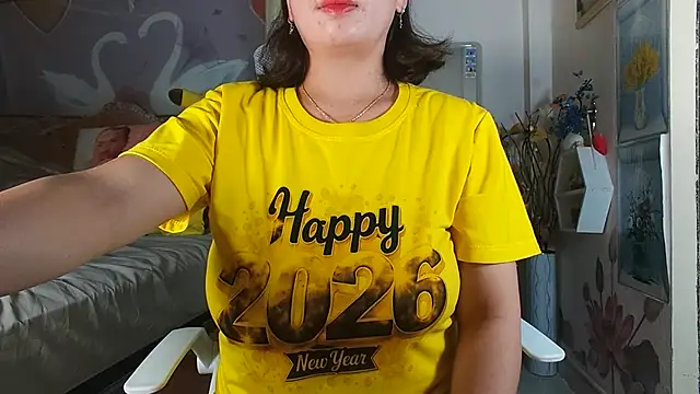 Snapshot of lyly_asian chatting on August 1, 1:21 pm lyly asian online show from August 1, 1:21 pm