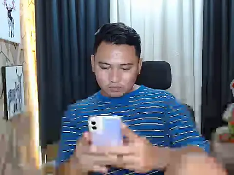 Snapshot of BicuriousExploer chatting on November 12, 2:39 pm BicuriousExploer online show from November 12, 2:39 pm