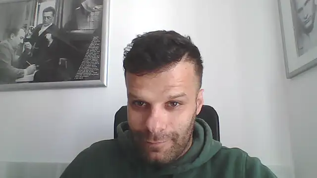 Snapshot of FROCETTO93 chatting on April 9, 12:43 pm FROCETTO93 online show from April 9, 12:43 pm