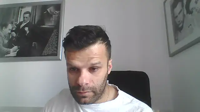 Snapshot of FROCETTO93 chatting on May 5, 6:21 am FROCETTO93 online show from May 5, 6:21 am