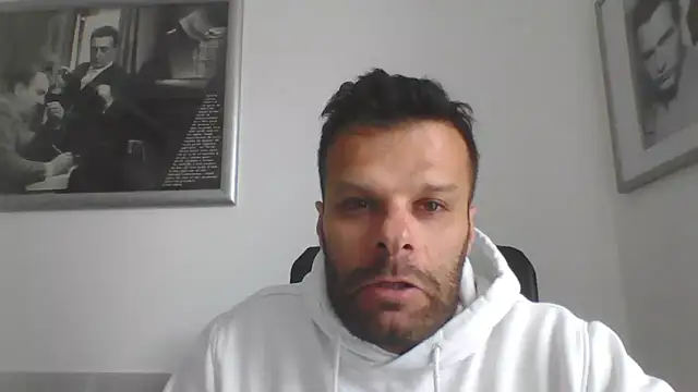 Snapshot of FROCETTO93 chatting on May 6, 7:13 am FROCETTO93 online show from May 6, 7:13 am