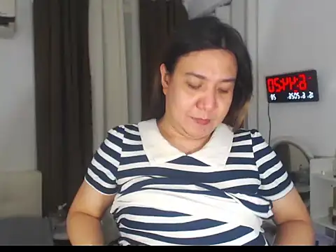 Snapshot of stellahugeX chatting on June 15, 10:45 pm stellahugeX online show from June 15, 10:45 pm
