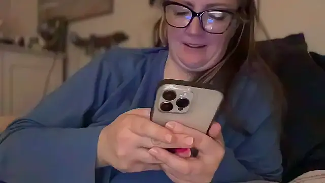 Snapshot of PefectNipz chatting on November 6, 12:33 am PefectNipz online show from November 6, 12:33 am