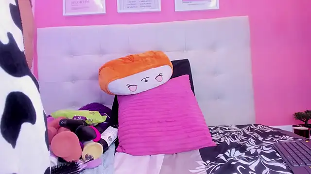 Willow Wright online show from February 25, 2:05 pm