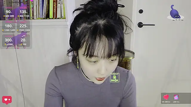 Snapshot of Etherealcat33 chatting on March 23, 6:39 am Etherealcat33 online show from March 23, 6:39 am