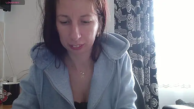 Snapshot of RosieHayes chatting on November 17, 10:21 am RosieHayes online show from November 17, 10:21 am